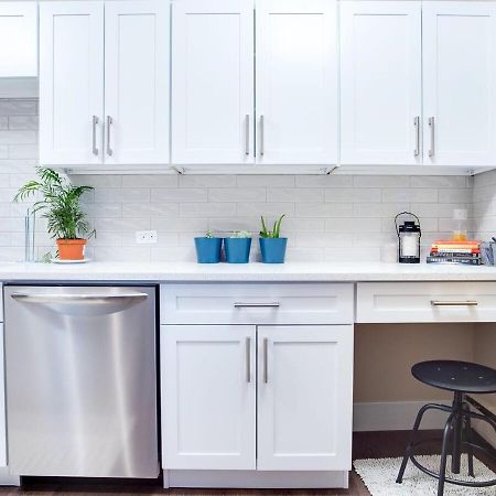 NEW Gorgeous 2Br Condo w Parking Patio Coffee YYC Esterno foto