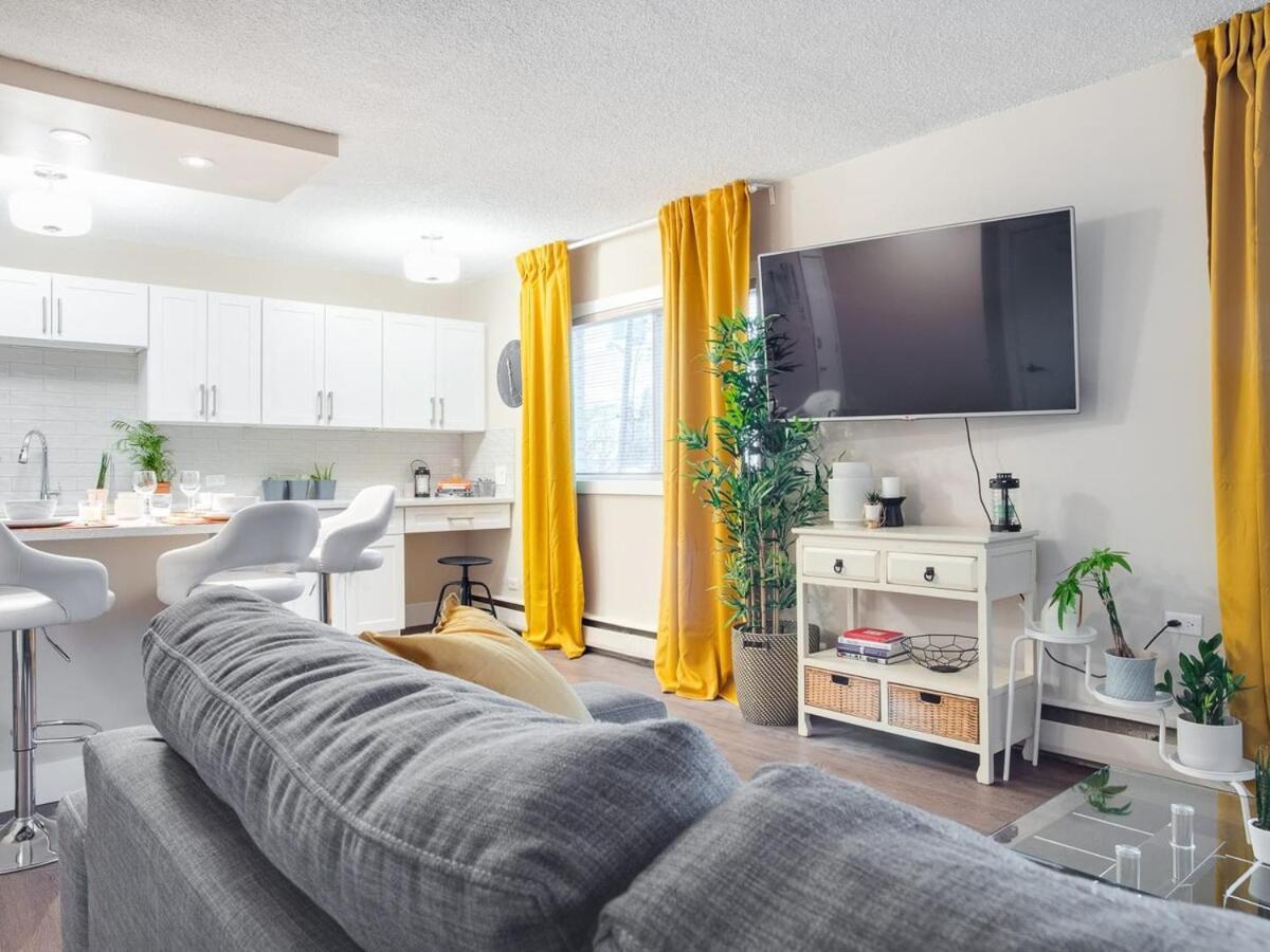 NEW Gorgeous 2Br Condo w Parking Patio Coffee YYC Esterno foto