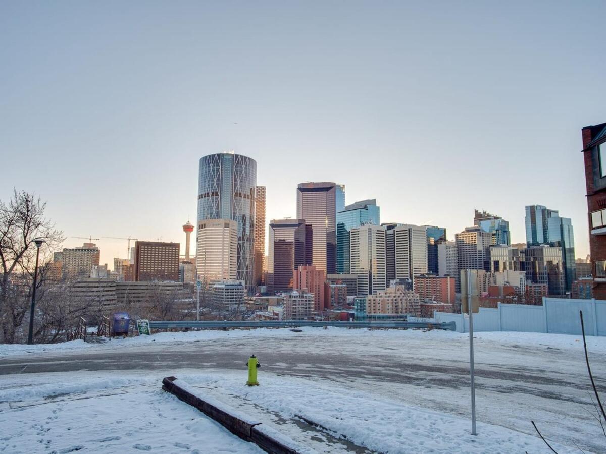 NEW Gorgeous 2Br Condo w Parking Patio Coffee YYC Esterno foto