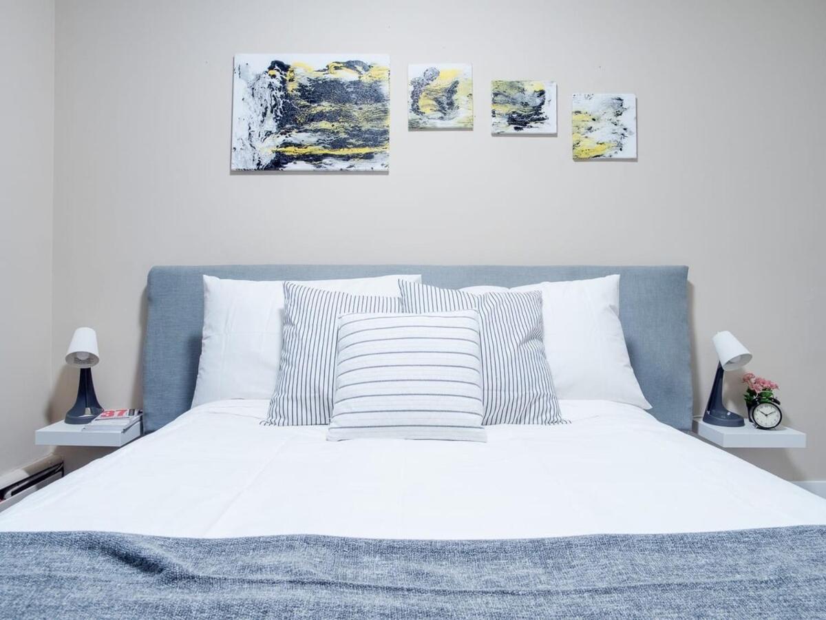 NEW Gorgeous 2Br Condo w Parking Patio Coffee YYC Esterno foto