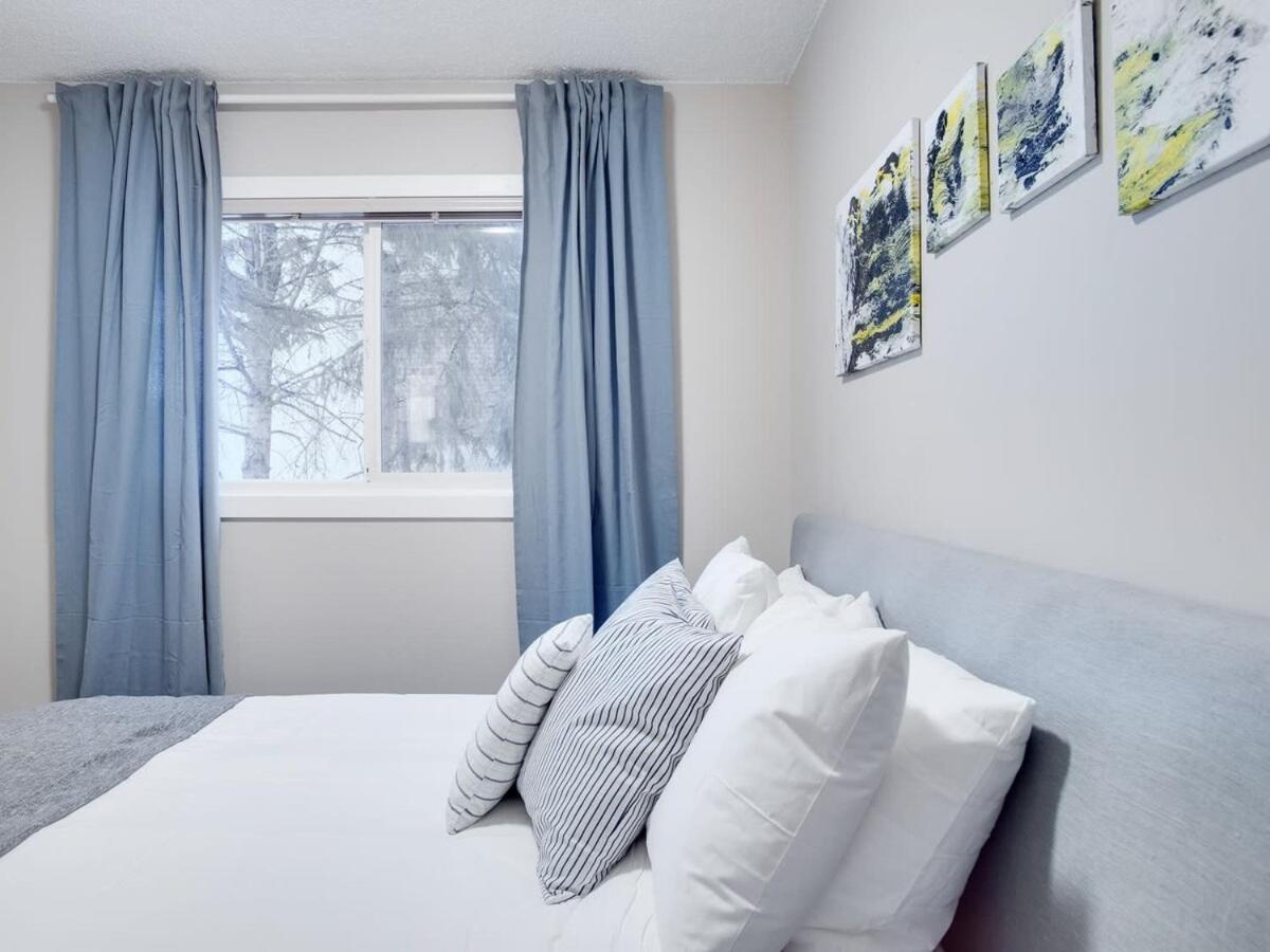 NEW Gorgeous 2Br Condo w Parking Patio Coffee YYC Esterno foto