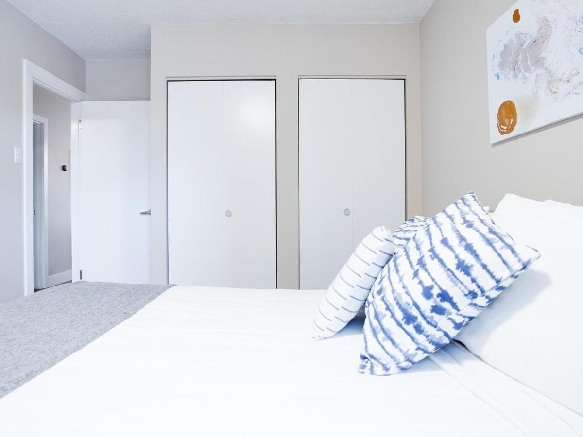 NEW Gorgeous 2Br Condo w Parking Patio Coffee YYC Esterno foto