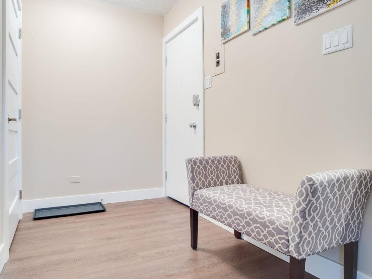 NEW Gorgeous 2Br Condo w Parking Patio Coffee YYC Esterno foto
