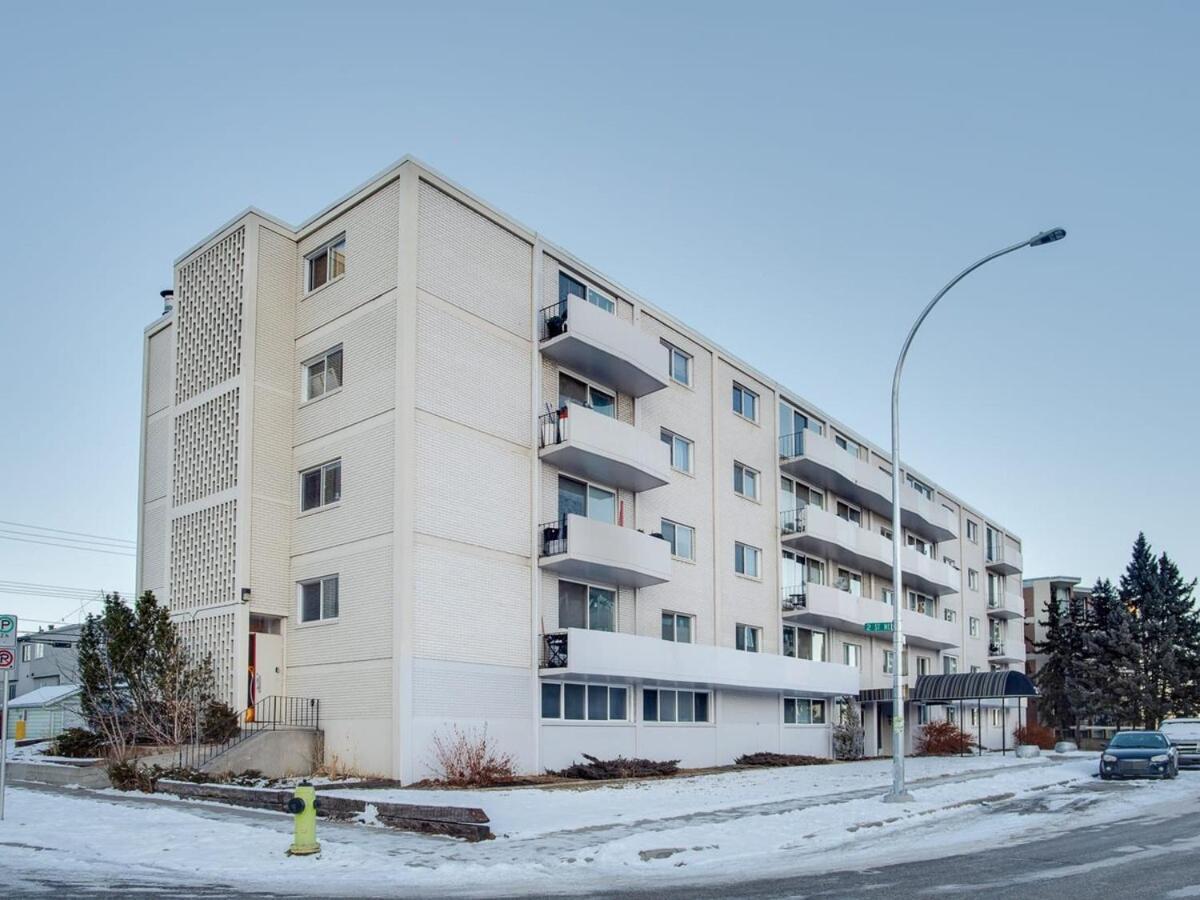 NEW Gorgeous 2Br Condo w Parking Patio Coffee YYC Esterno foto