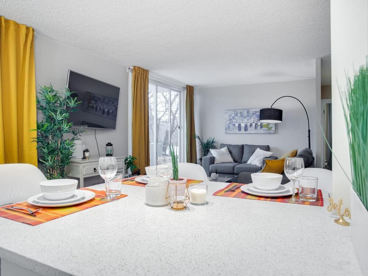 NEW Gorgeous 2Br Condo w Parking Patio Coffee YYC Esterno foto