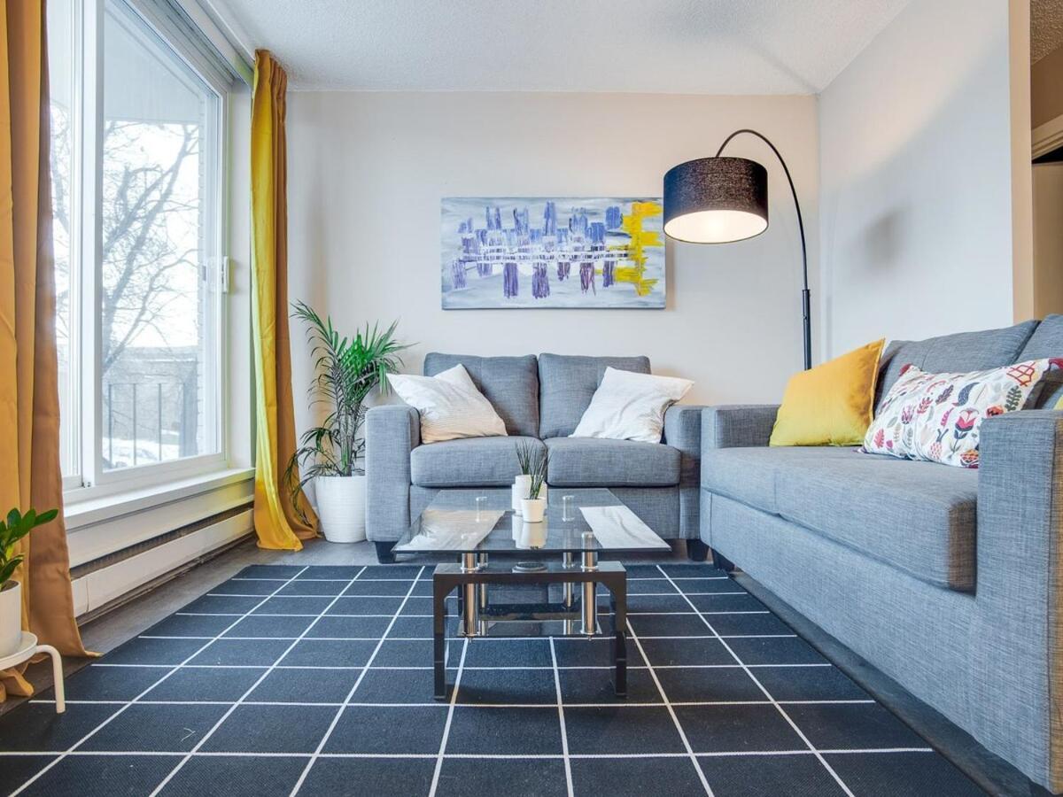 NEW Gorgeous 2Br Condo w Parking Patio Coffee YYC Esterno foto